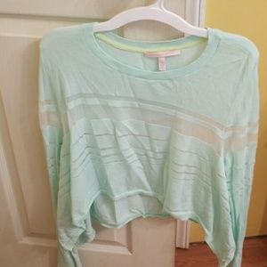 Vs crop light weight shirt